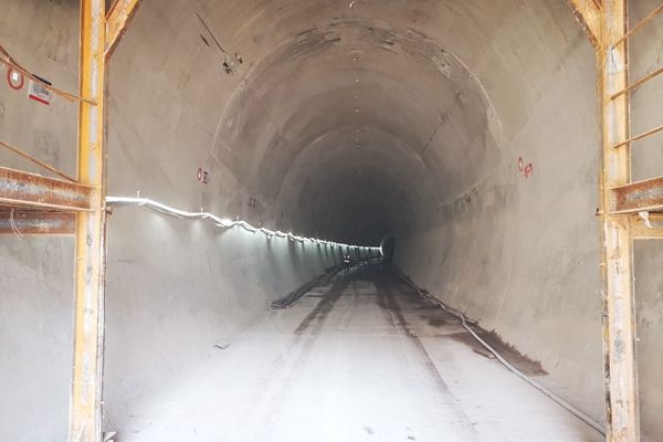 隧道基樁下方溶洞探測